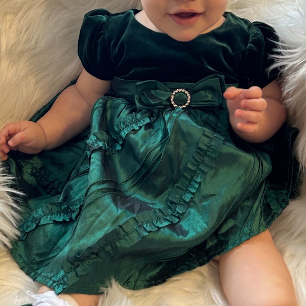 Elegant Green Velvet Dress with Bow holiday 12mo